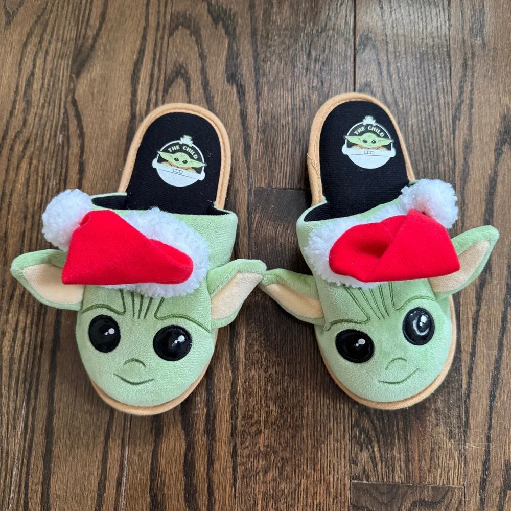 Star Wars Grogu Baby Yoda Kids XL‎ 2-3 Plush Slippers Santa Hat Holiday NWOT